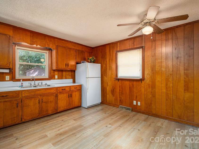 215 Suncrest Road, Cherryville, NC 28021.  MLS# CAR4311132, YatesRealty ID 12532. Kitchen