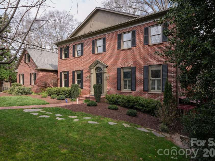 550 20th Avenue Court, Hickory, NC 28601.  MLS# CAR4360432, YatesRealty ID 12532. 