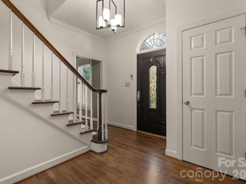 550 20th Avenue Court, Hickory, NC 28601.  MLS# CAR4360432, YatesRealty ID 12532. 