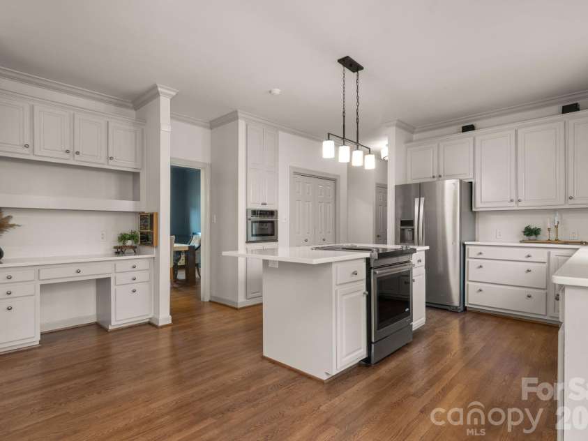 550 20th Avenue Court, Hickory, NC 28601.  MLS# CAR4360432, YatesRealty ID 12532. 