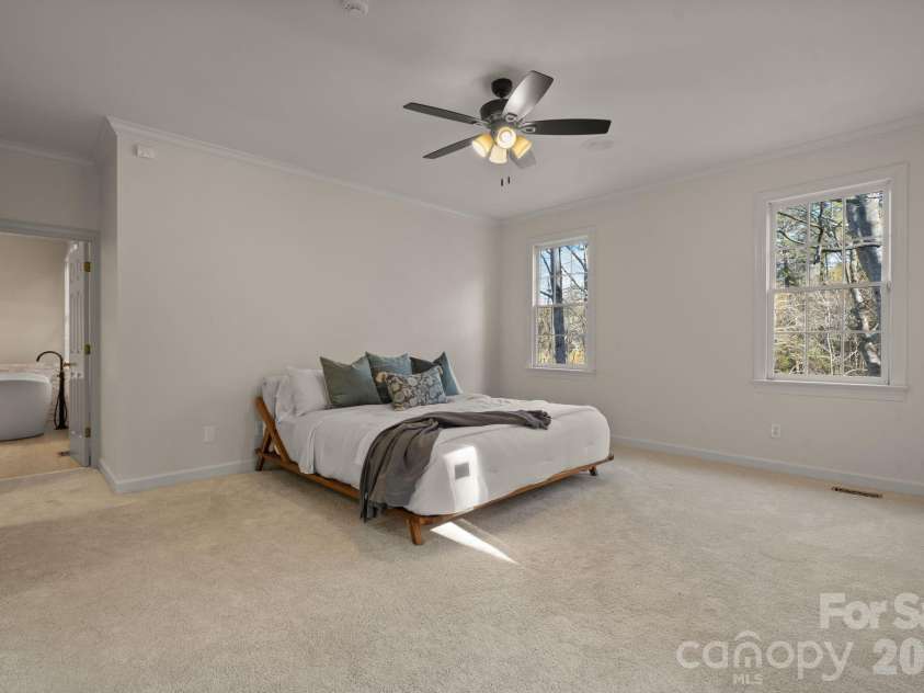 550 20th Avenue Court, Hickory, NC 28601.  MLS# CAR4360432, YatesRealty ID 12532. 