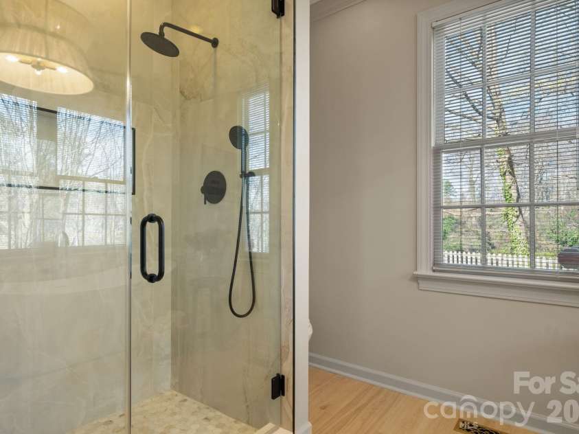 550 20th Avenue Court, Hickory, NC 28601.  MLS# CAR4360432, YatesRealty ID 12532. 