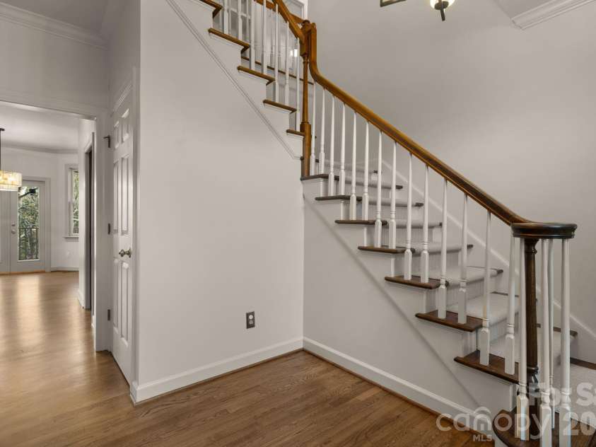 550 20th Avenue Court, Hickory, NC 28601.  MLS# CAR4360432, YatesRealty ID 12532. 