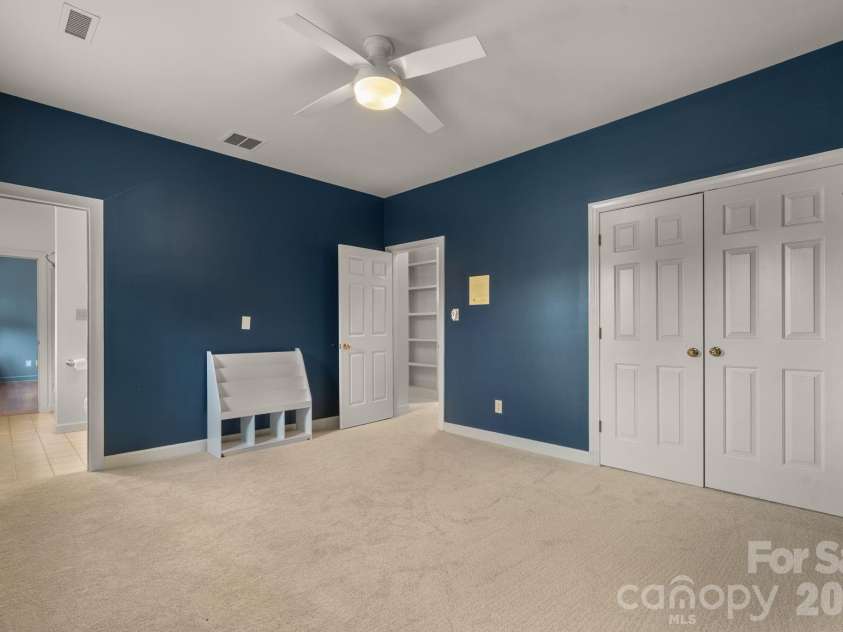 550 20th Avenue Court, Hickory, NC 28601.  MLS# CAR4360432, YatesRealty ID 12532. 