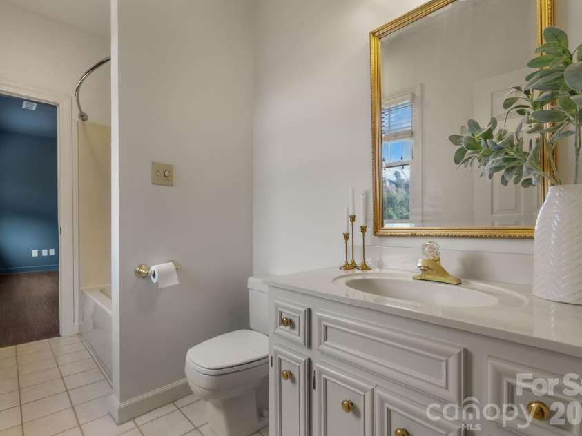 550 20th Avenue Court, Hickory, NC 28601.  MLS# CAR4360432, YatesRealty ID 12532. 