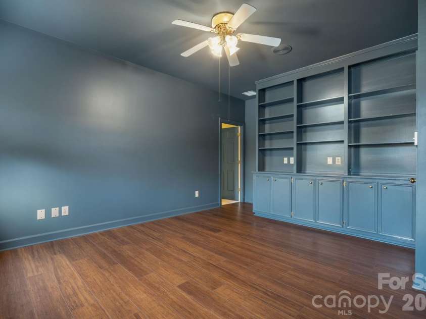 550 20th Avenue Court, Hickory, NC 28601.  MLS# CAR4360432, YatesRealty ID 12532. 