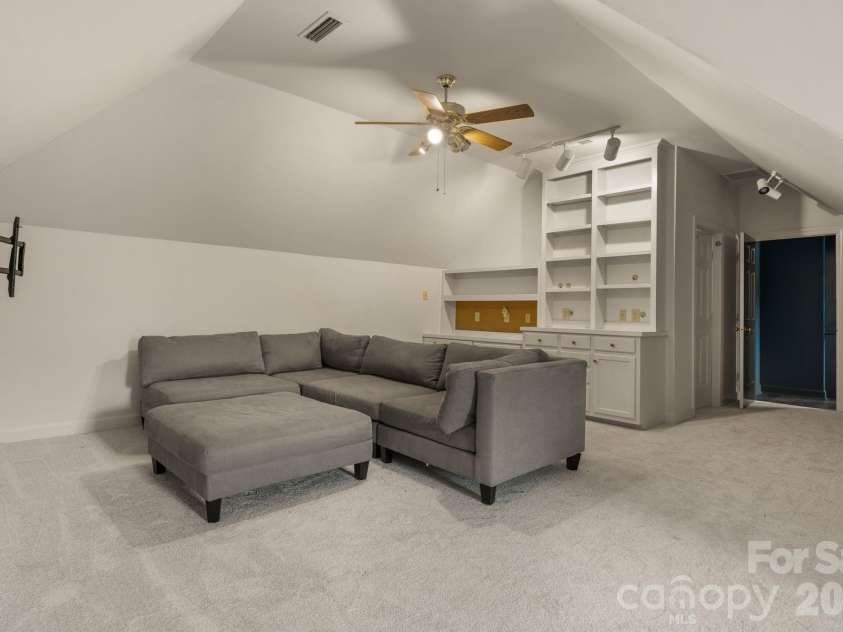 550 20th Avenue Court, Hickory, NC 28601.  MLS# CAR4360432, YatesRealty ID 12532. 