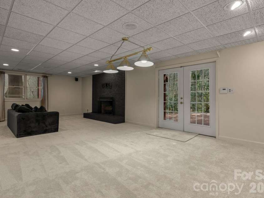 550 20th Avenue Court, Hickory, NC 28601.  MLS# CAR4360432, YatesRealty ID 12532. 