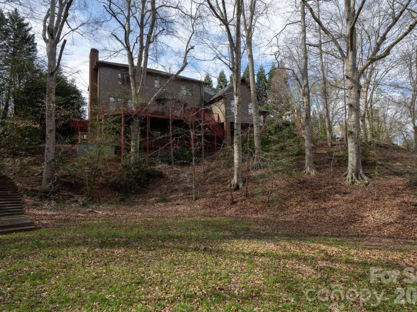 550 20th Avenue Court, Hickory, NC 28601.  MLS# CAR4360432, YatesRealty ID 12532. 