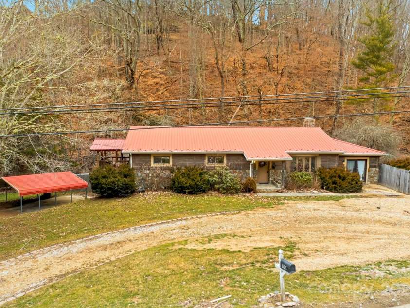1697 Balm Highway, Banner Elk, NC 28604.  MLS# CAR4232252, YatesRealty ID 12535. 