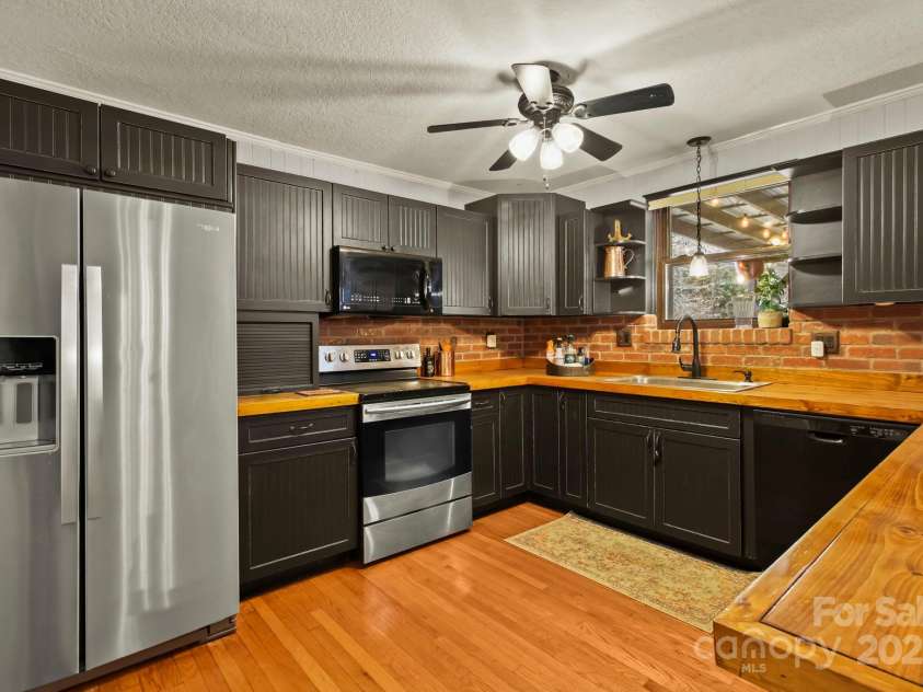 1697 Balm Highway, Banner Elk, NC 28604.  MLS# CAR4232252, YatesRealty ID 12535. 