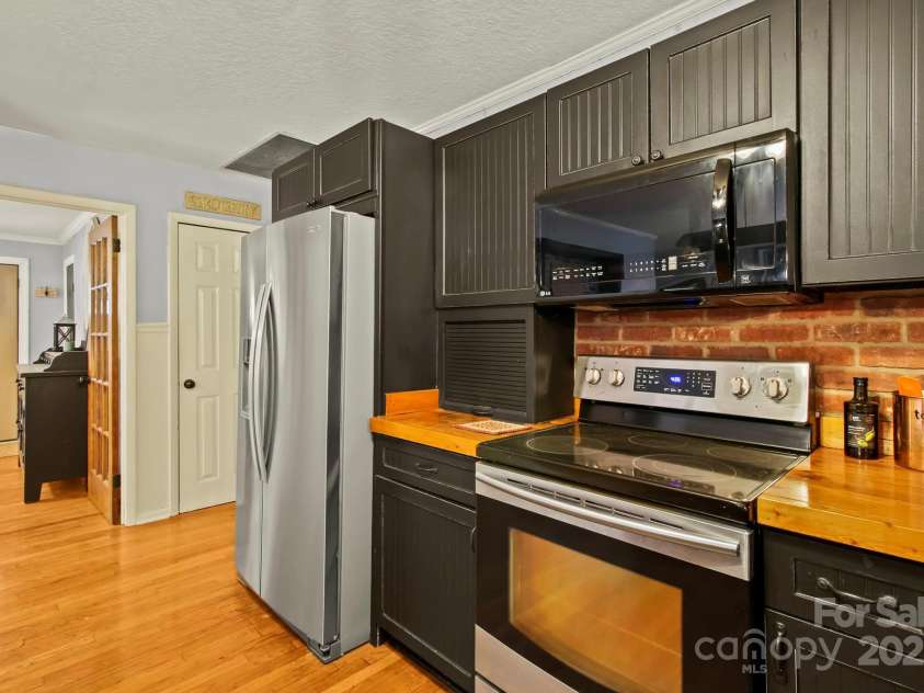 1697 Balm Highway, Banner Elk, NC 28604.  MLS# CAR4232252, YatesRealty ID 12535. 