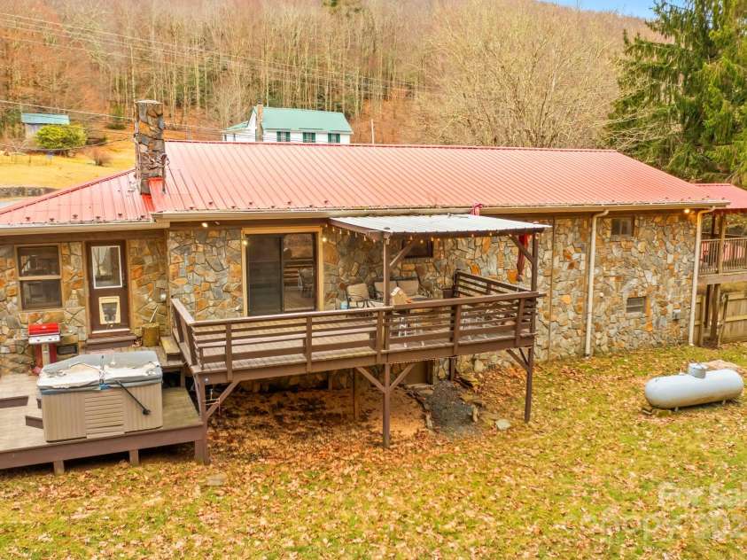 1697 Balm Highway, Banner Elk, NC 28604.  MLS# CAR4232252, YatesRealty ID 12535. 
