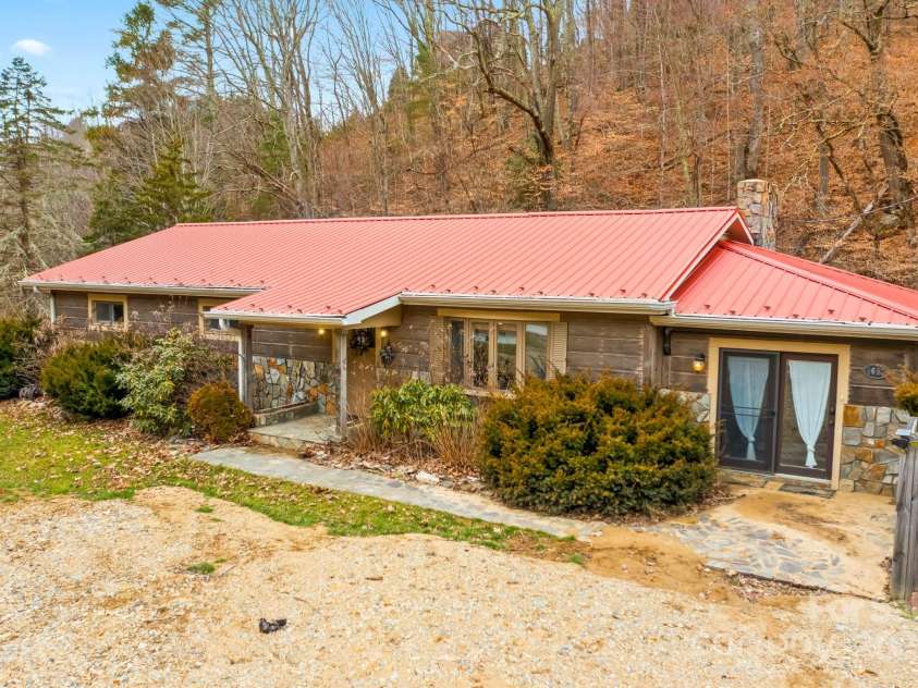 1697 Balm Highway, Banner Elk, NC 28604.  MLS# CAR4232252, YatesRealty ID 12535. 