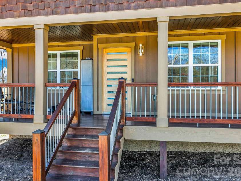 215 Oakview Road, Asheville, NC 28806.  MLS# CAR4363179, YatesRealty ID 12536. 