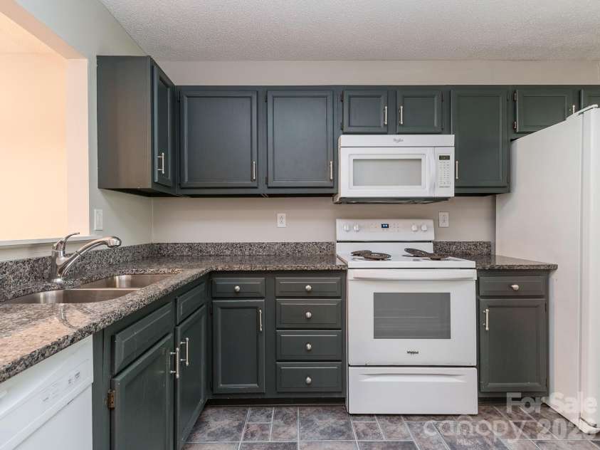 8211 Golf Ridge Drive, Charlotte, NC 28277.  MLS# CAR4365796, YatesRealty ID 12538. 