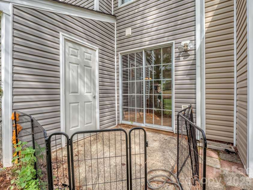 8211 Golf Ridge Drive, Charlotte, NC 28277.  MLS# CAR4365796, YatesRealty ID 12538. 