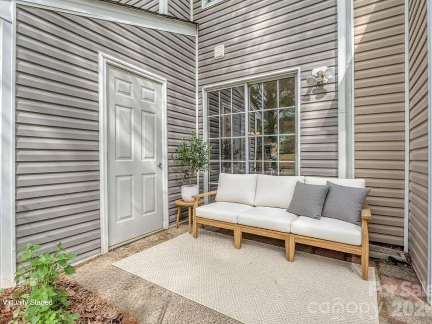 8211 Golf Ridge Drive, Charlotte, NC 28277.  MLS# CAR4365796, YatesRealty ID 12538. 
