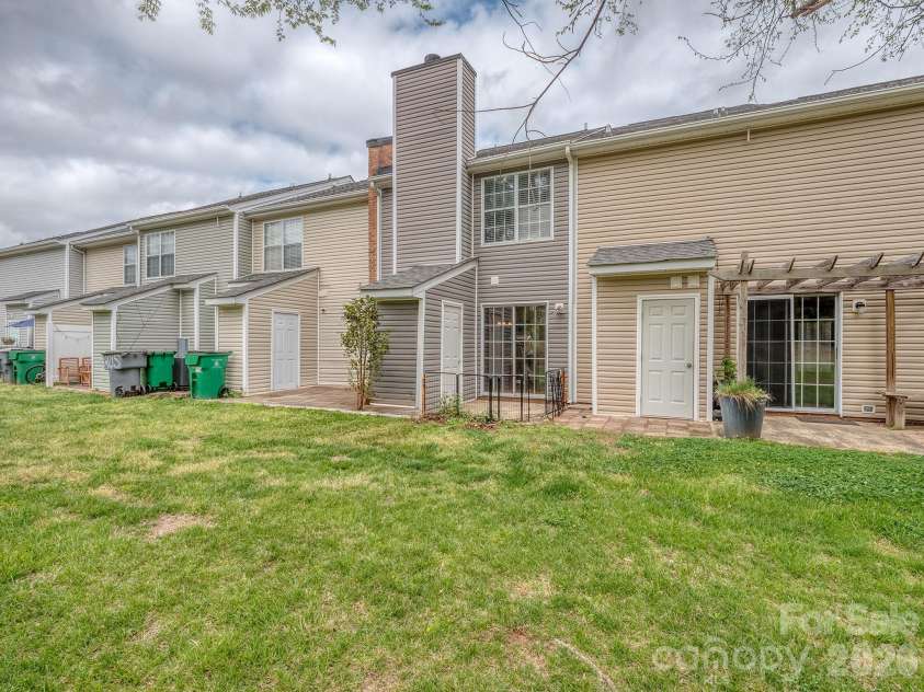 8211 Golf Ridge Drive, Charlotte, NC 28277.  MLS# CAR4365796, YatesRealty ID 12538. 