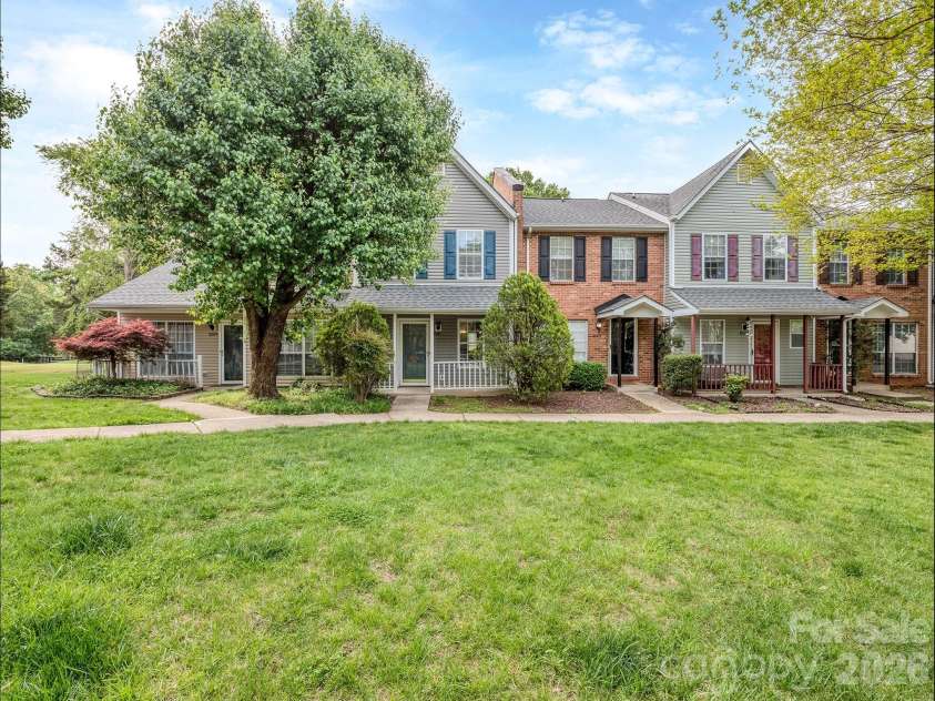 8211 Golf Ridge Drive, Charlotte, NC 28277.  MLS# CAR4365796, YatesRealty ID 12538. 