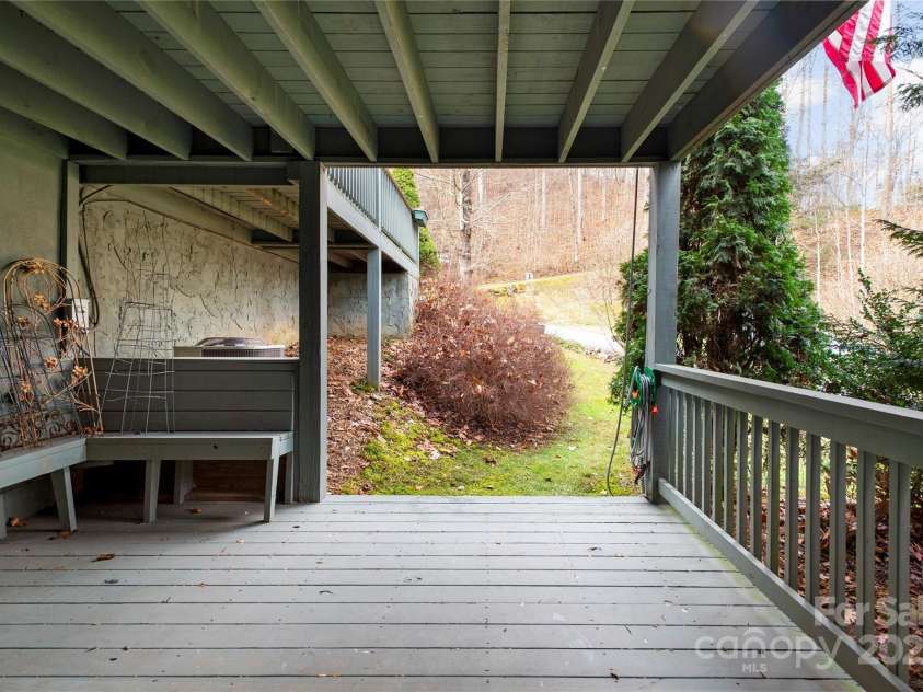 137 Echo Ridge, Maggie Valley, NC 28751.  MLS# CAR4327523, YatesRealty ID 1254. 