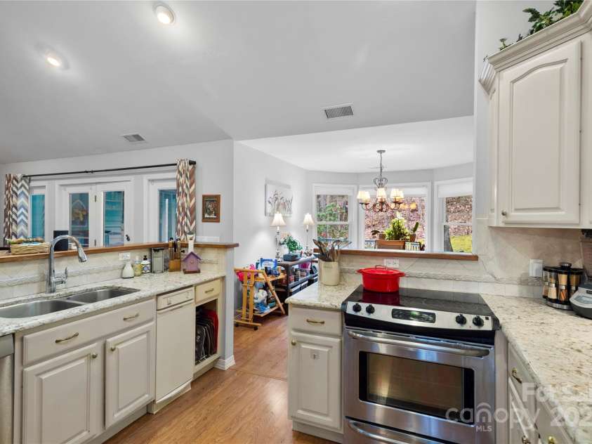 137 Echo Ridge, Maggie Valley, NC 28751.  MLS# CAR4327523, YatesRealty ID 1254. 