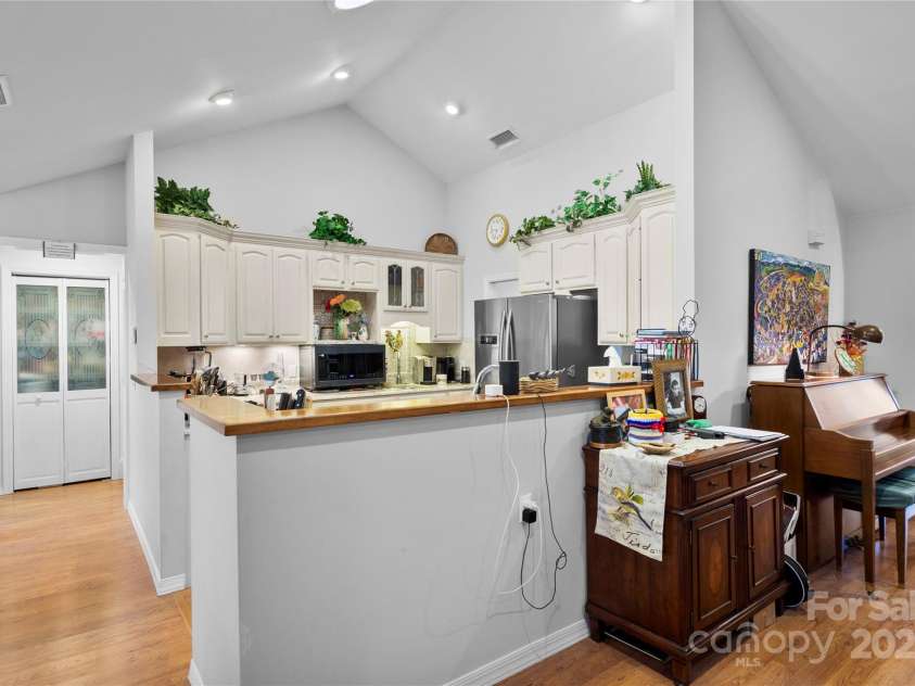 137 Echo Ridge, Maggie Valley, NC 28751.  MLS# CAR4327523, YatesRealty ID 1254. 