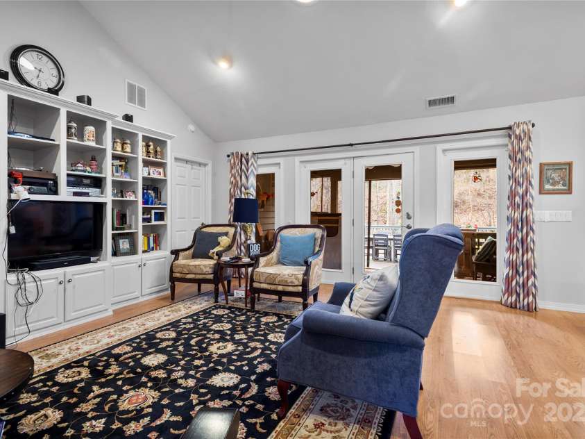 137 Echo Ridge, Maggie Valley, NC 28751.  MLS# CAR4327523, YatesRealty ID 1254. 