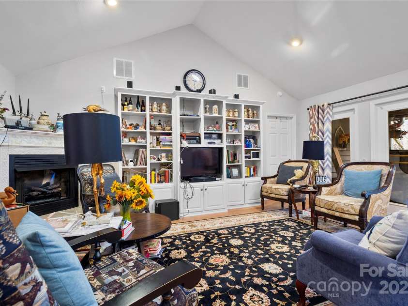 137 Echo Ridge, Maggie Valley, NC 28751.  MLS# CAR4327523, YatesRealty ID 1254. 