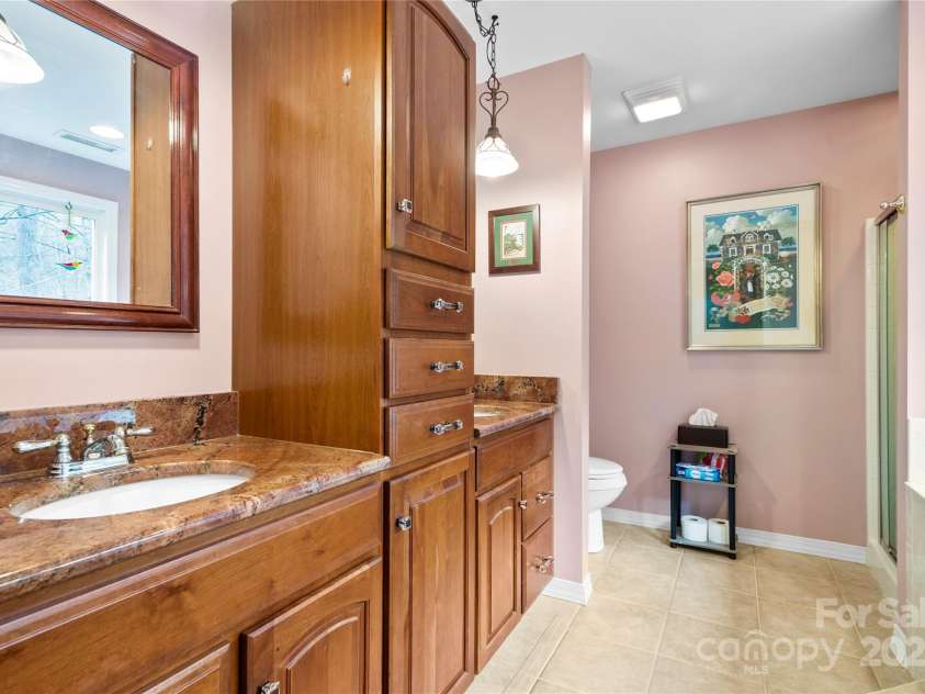 137 Echo Ridge, Maggie Valley, NC 28751.  MLS# CAR4327523, YatesRealty ID 1254. 