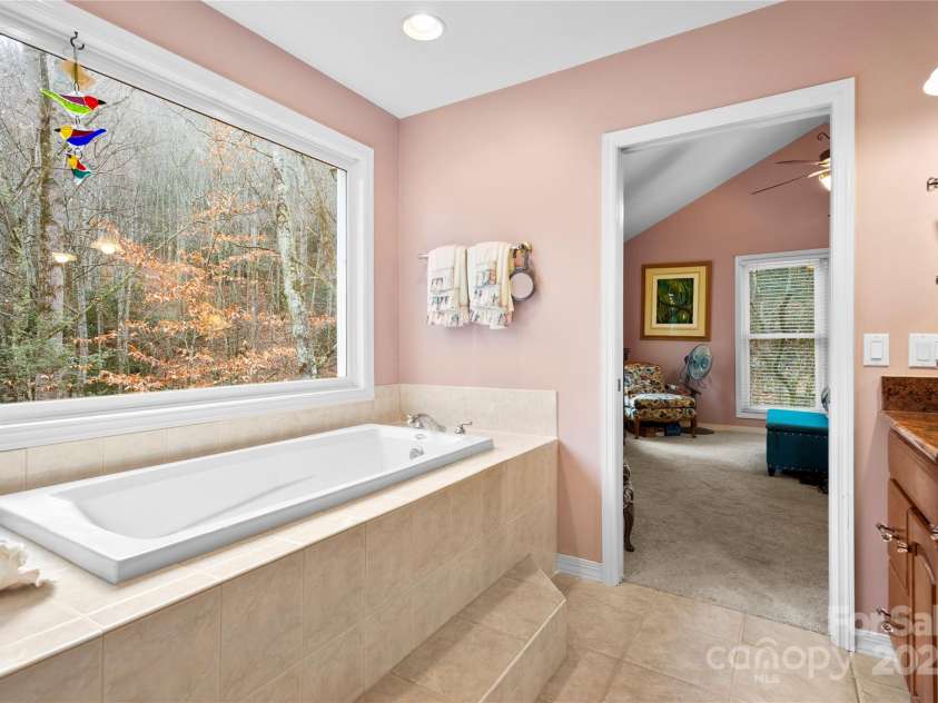 137 Echo Ridge, Maggie Valley, NC 28751.  MLS# CAR4327523, YatesRealty ID 1254. 