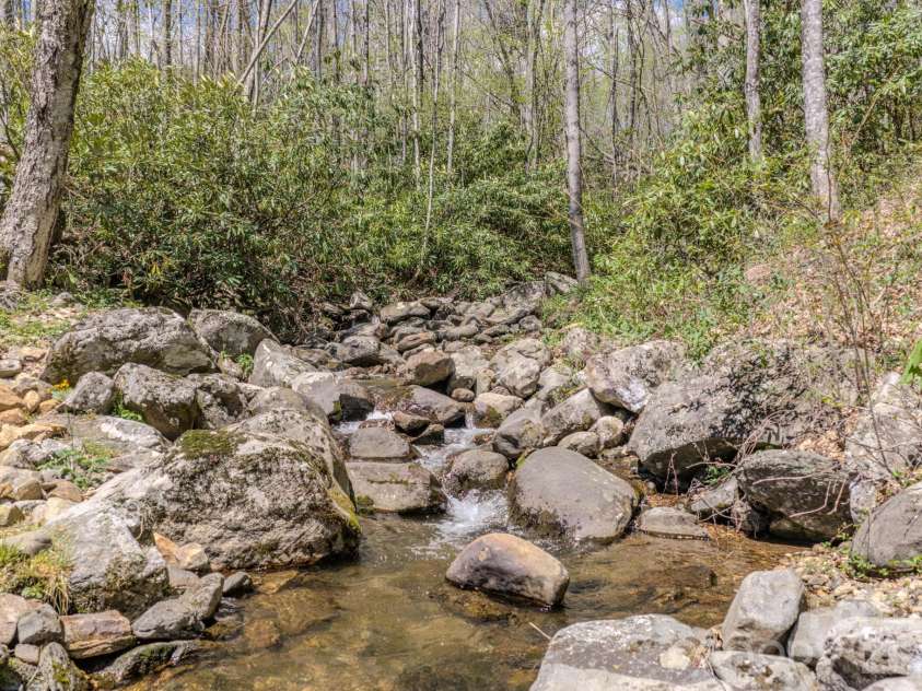 426 Cook Town Road, Bakersville, NC 28705.  MLS# CAR4371118, YatesRealty ID 12540. 