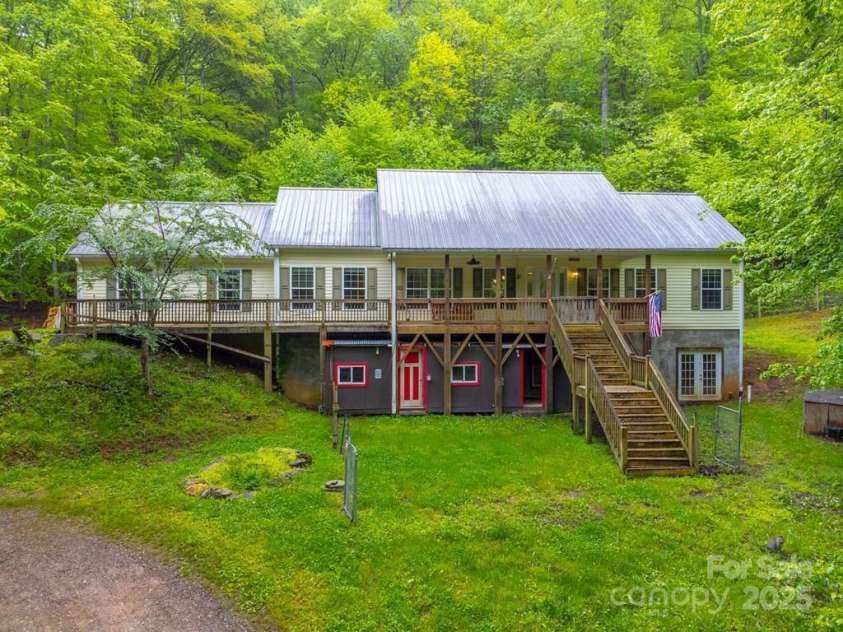 910 Hannah Mountain Road, Otto, NC 28763.  MLS# CAR4286271, YatesRealty ID 12540. 