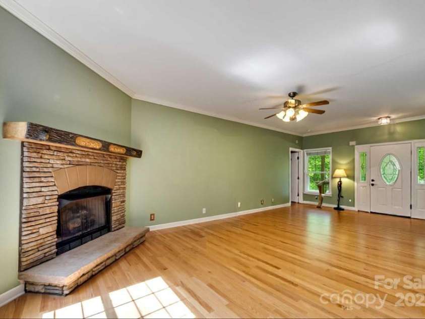 910 Hannah Mountain Road, Otto, NC 28763.  MLS# CAR4286271, YatesRealty ID 12540. 