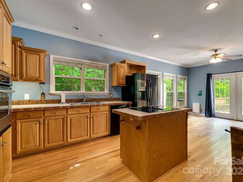 910 Hannah Mountain Road, Otto, NC 28763.  MLS# CAR4286271, YatesRealty ID 12540. 