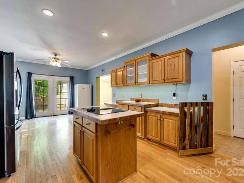 910 Hannah Mountain Road, Otto, NC 28763.  MLS# CAR4286271, YatesRealty ID 12540. 