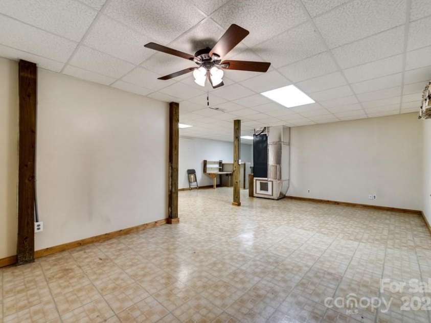 910 Hannah Mountain Road, Otto, NC 28763.  MLS# CAR4286271, YatesRealty ID 12540. 