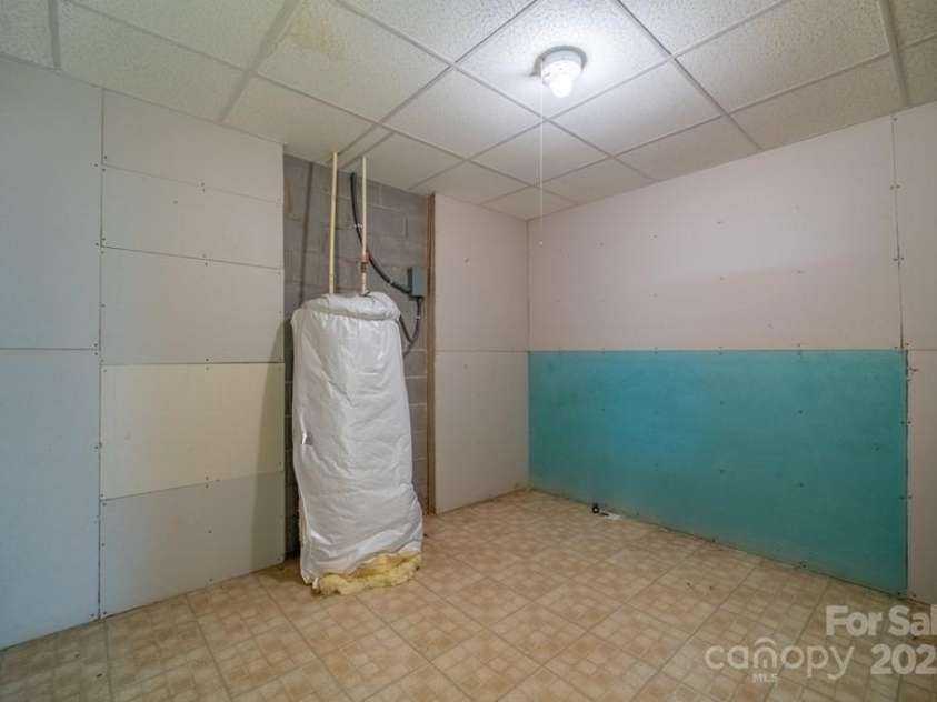 910 Hannah Mountain Road, Otto, NC 28763.  MLS# CAR4286271, YatesRealty ID 12540. 