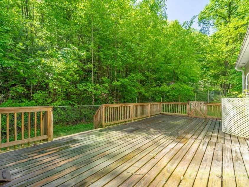 910 Hannah Mountain Road, Otto, NC 28763.  MLS# CAR4286271, YatesRealty ID 12540. 