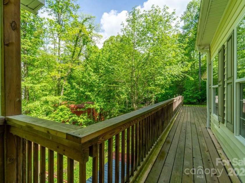 910 Hannah Mountain Road, Otto, NC 28763.  MLS# CAR4286271, YatesRealty ID 12540. 