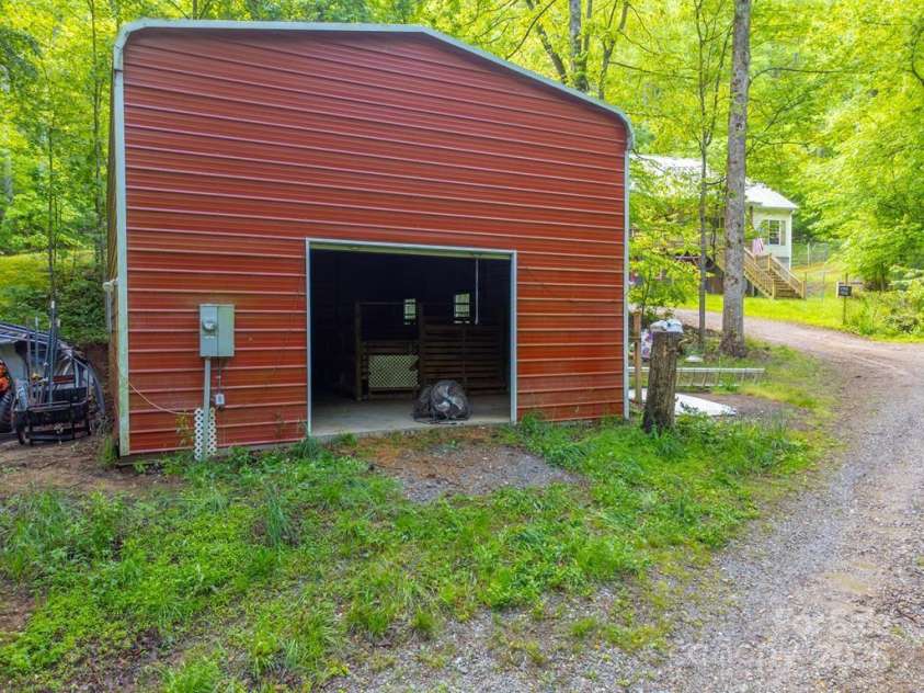 910 Hannah Mountain Road, Otto, NC 28763.  MLS# CAR4286271, YatesRealty ID 12540. 