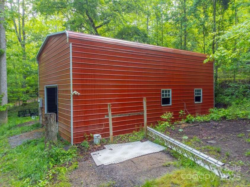 910 Hannah Mountain Road, Otto, NC 28763.  MLS# CAR4286271, YatesRealty ID 12540. 