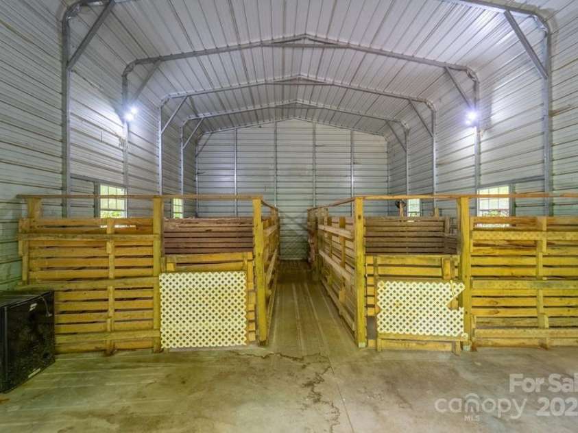 910 Hannah Mountain Road, Otto, NC 28763.  MLS# CAR4286271, YatesRealty ID 12540. 