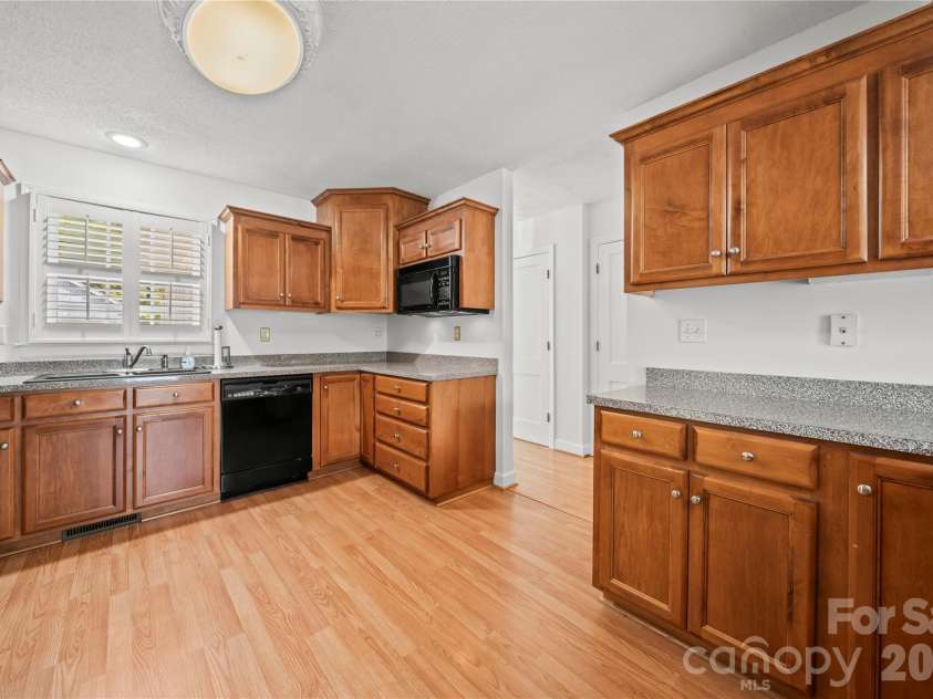 10670 Troutman Road, Midland, NC 28107.  MLS# CAR4367006, YatesRealty ID 12543. 
