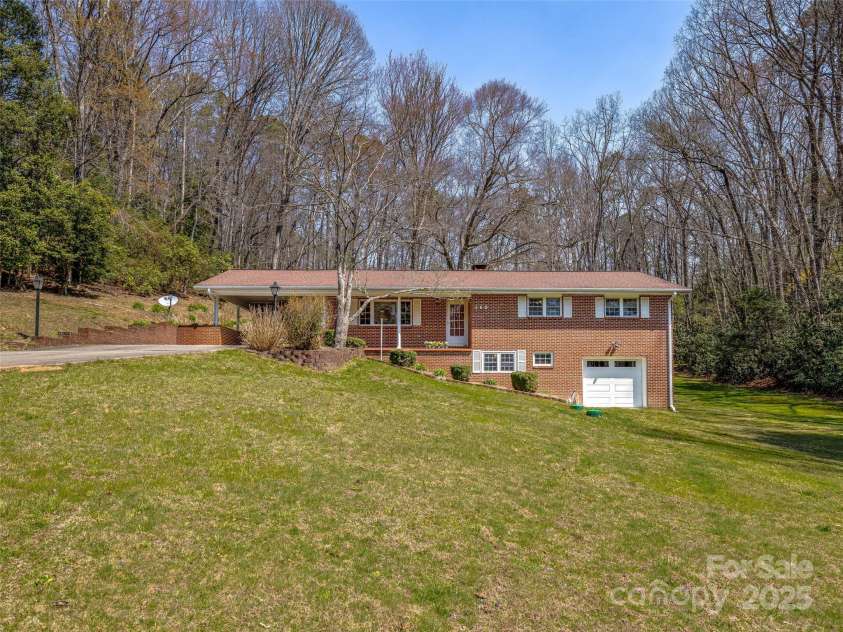 160 Tanglewood Heights, Brevard, NC 28712.  MLS# CAR4230494, YatesRealty ID 12544. 