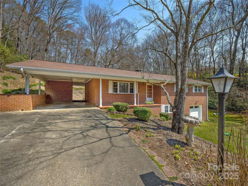 160 Tanglewood Heights, Brevard, NC 28712.  MLS# CAR4230494, YatesRealty ID 12544. 