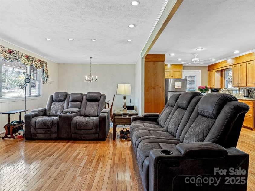160 Tanglewood Heights, Brevard, NC 28712.  MLS# CAR4230494, YatesRealty ID 12544. 