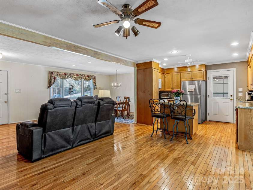 160 Tanglewood Heights, Brevard, NC 28712.  MLS# CAR4230494, YatesRealty ID 12544. 