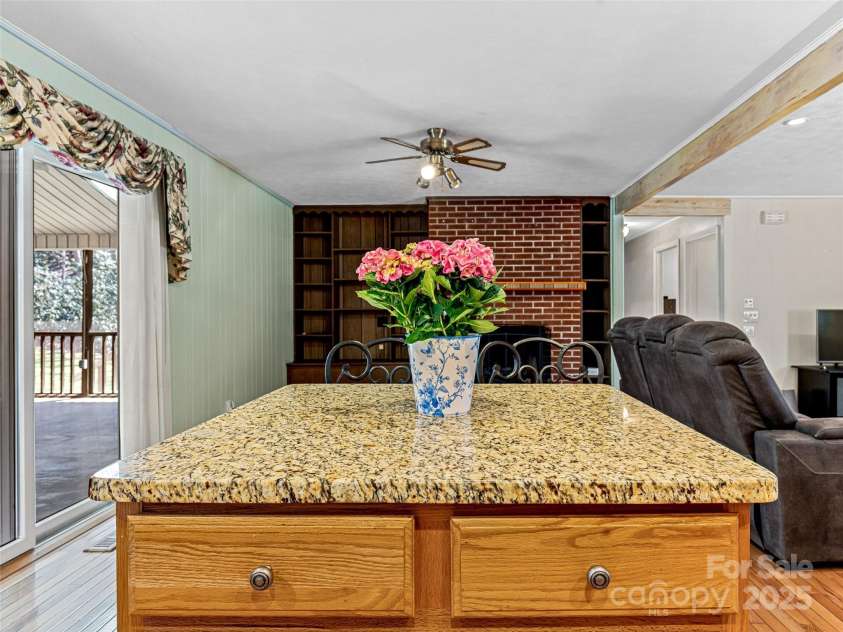 160 Tanglewood Heights, Brevard, NC 28712.  MLS# CAR4230494, YatesRealty ID 12544. 