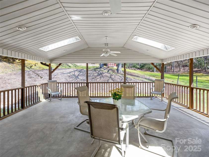 160 Tanglewood Heights, Brevard, NC 28712.  MLS# CAR4230494, YatesRealty ID 12544. 